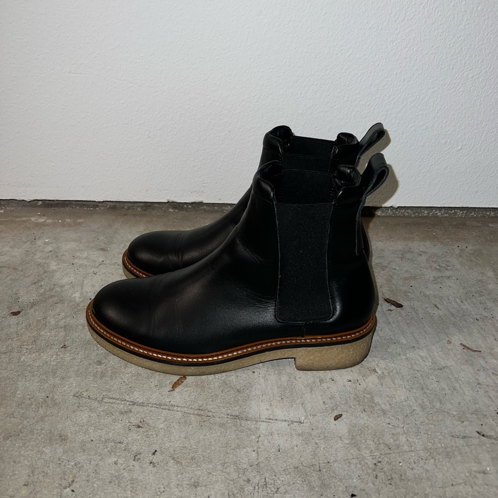 Everlane Black Leather Chelsea Boots - Picture 2 of 6